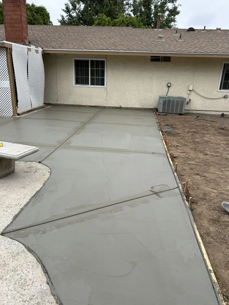 Professional yard maintenance in Riverside, CA - Ramiro’s tree service & landscaping