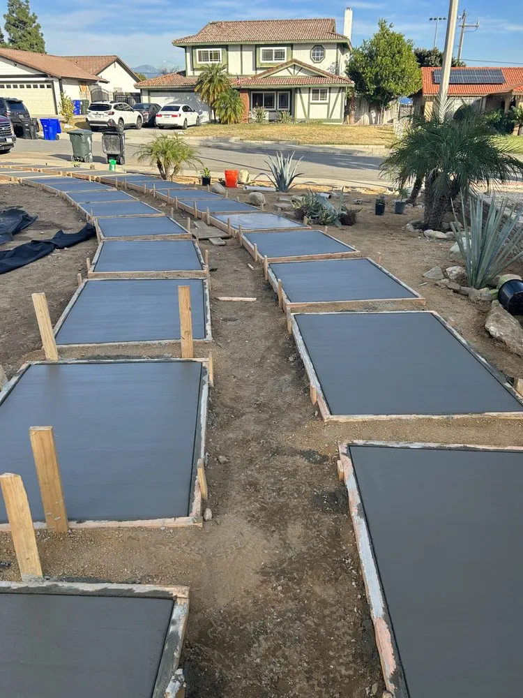 Expert lawn care service for year-round maintenance across Riverside, CA - Ramiro’s tree service & landscaping