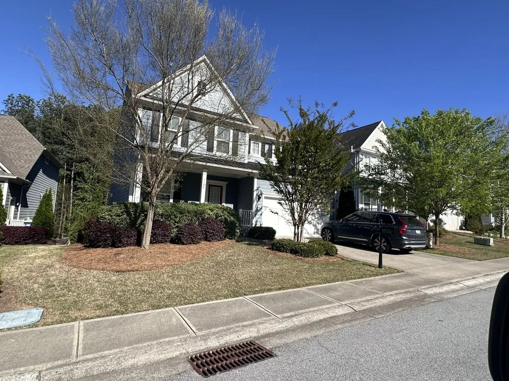 Local lawn care service experts serving Marietta, GA - Ramon Lawn Maintenance