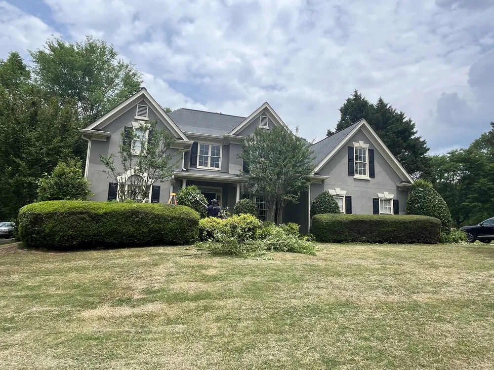 Reliable yard maintenance in Marietta, GA by Ramon Lawn Maintenance