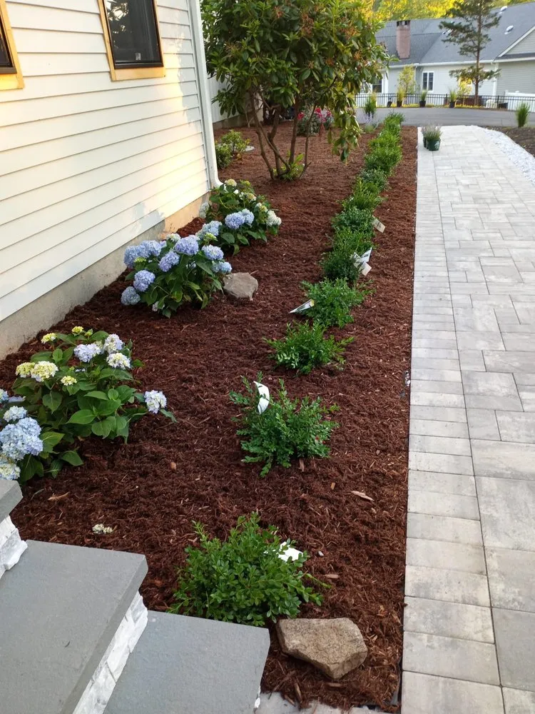 Local lawn care service experts serving East Haven, CT - Ramos & Reyes Landscaping Services Llc