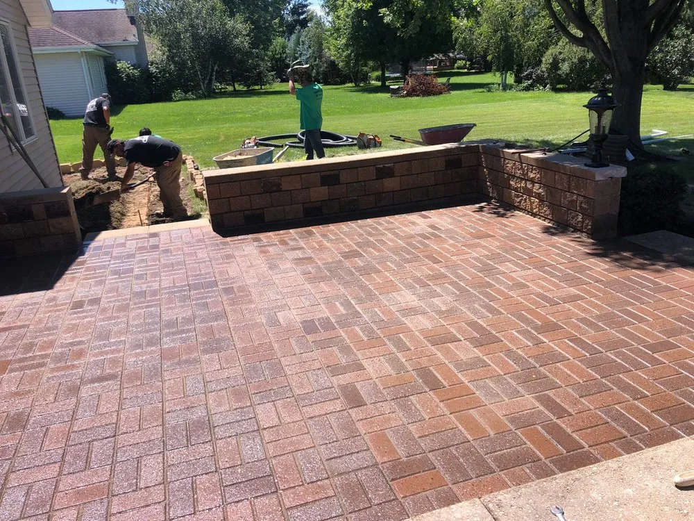 Expert landscaping services experts serving Rockford, IL - Ramos & Sons Landscaping