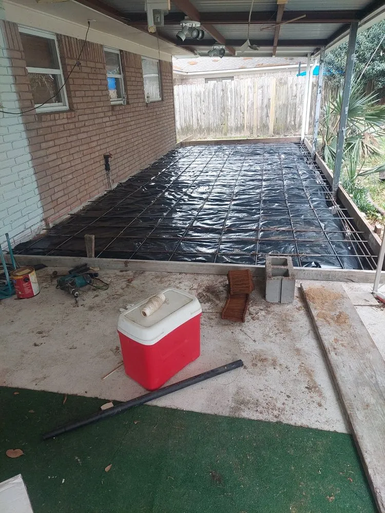 Affordable yard cleanup service with custom design in Houston, TX by Ramos Landscaping & Construction