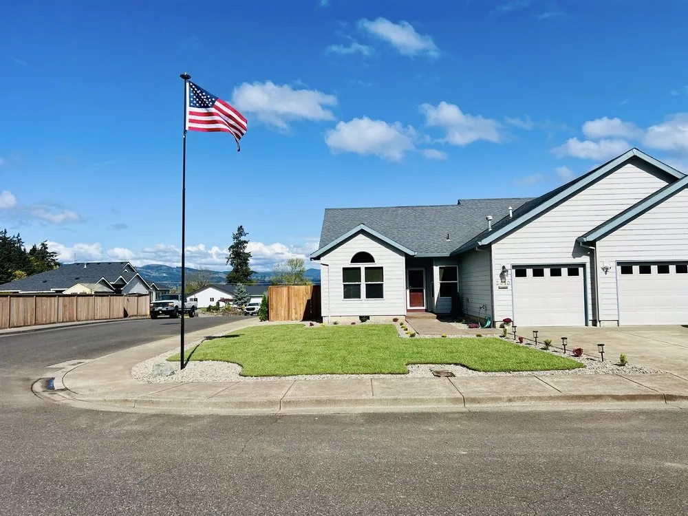 Professional lawn mowing service experts serving Warren, OR - Ramos Yard Maintenance