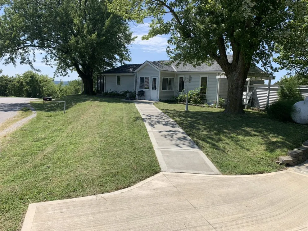 Reliable lawn mowing service experts serving Kansas City, MO - Ramsey Lawn Care