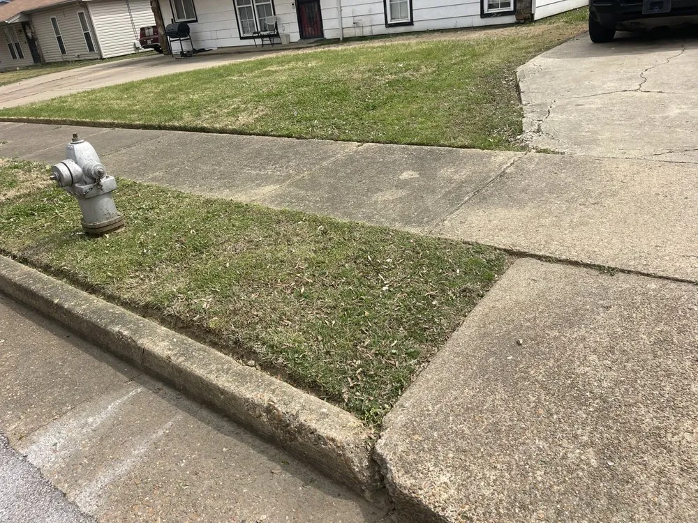 Custom outdoor landscaping in Senatobia, MS by Ramsey Lawn Service