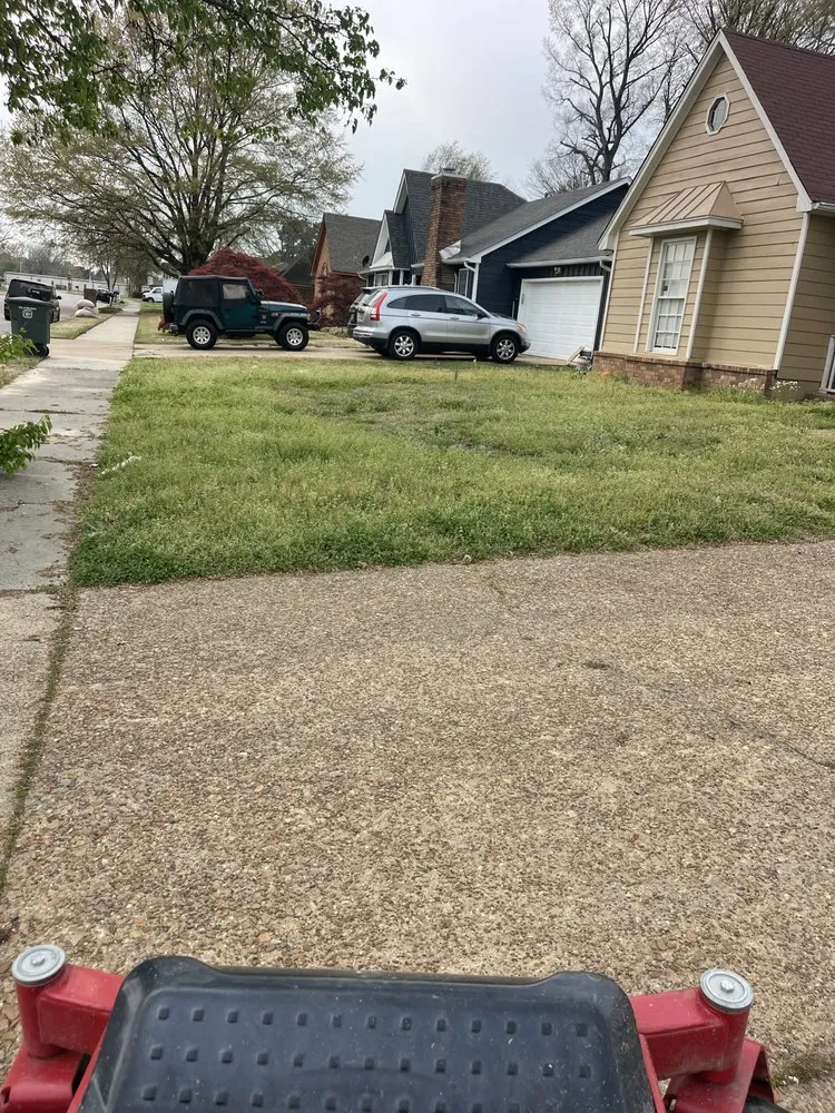 Local lawn mowing service in Senatobia, MS - Ramsey Lawn Service