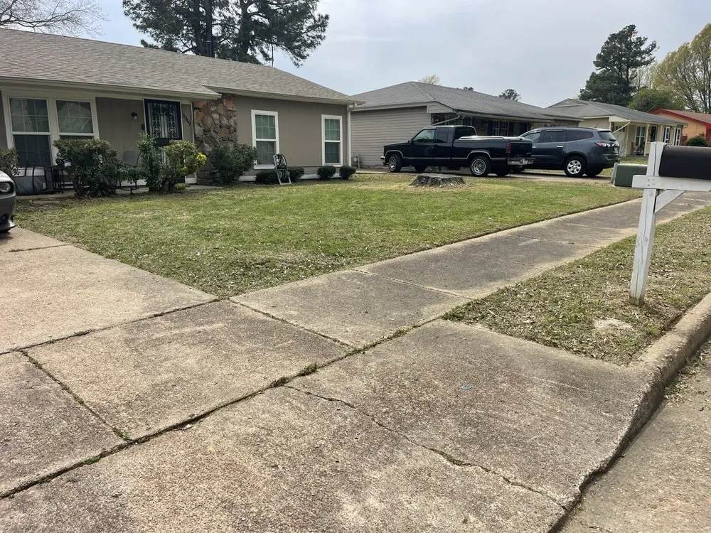 Local lawn care service in Senatobia, MS by Ramsey Lawn Service