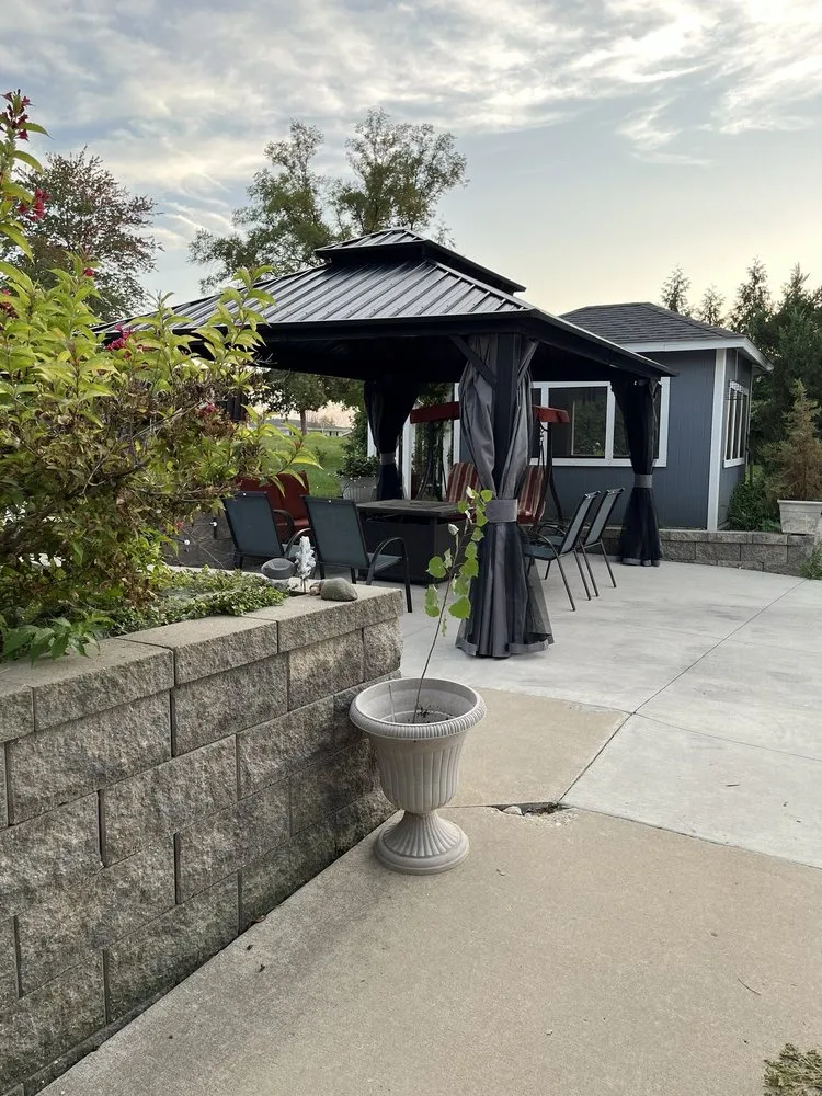 Local garden landscaping experts serving Urbana, IA - Randall's Concrete & Land Maintenance