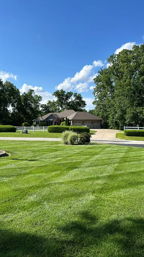 Affordable garden landscaping in Hillsboro, IL by Randle Lawn Care