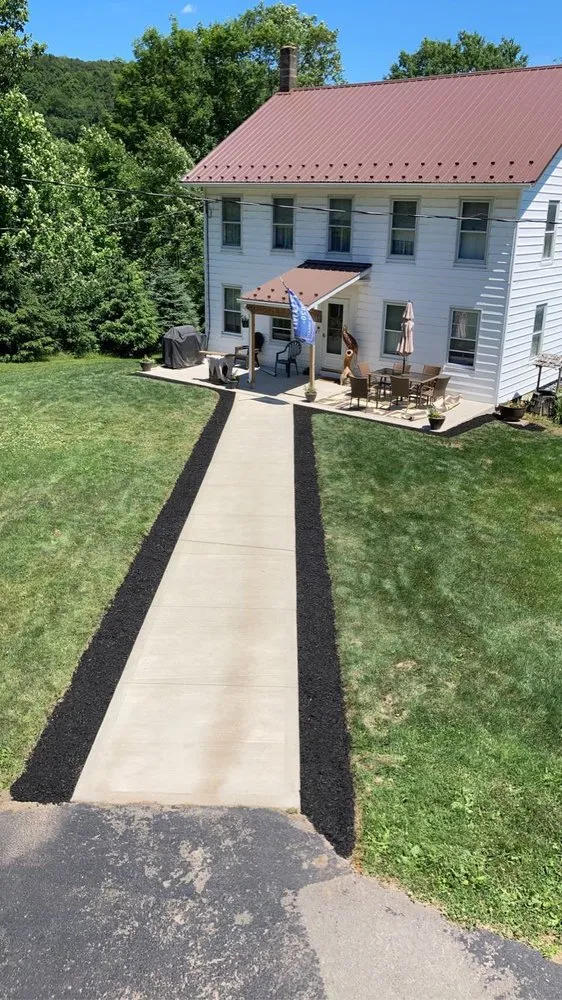 Reliable garden landscaping for homes in New Milford, PA by Randy’s Landscaping