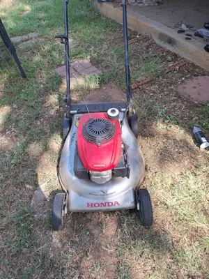 Randy's Mobile Lawn Mower Repair Service Logo