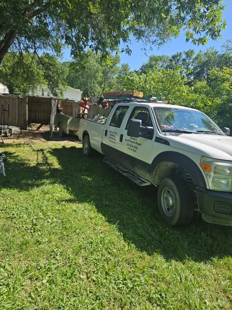 Local outdoor landscaping experts serving Pleasanton, KS - Randy's Small Engine Repair