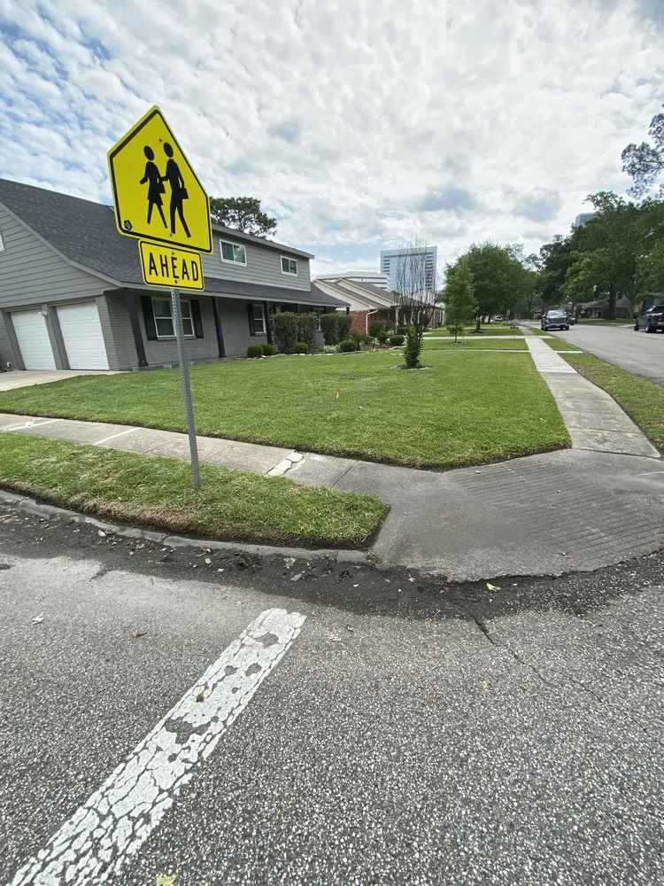 Affordable yard cleanup service in Houston, TX by Rangel Southwest Creations Lawn Care