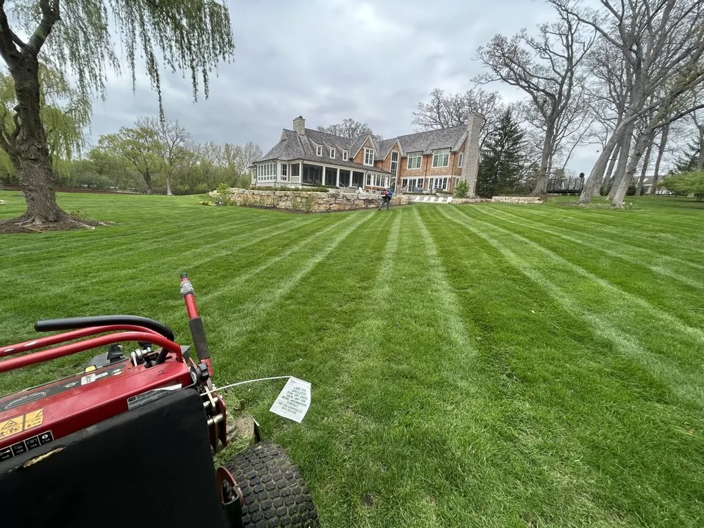 Custom lawn mowing service near you in Round Lake Beach, IL by Rangeles Landscaping Service