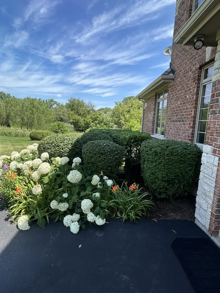 Expert outdoor landscaping experts serving Round Lake Beach, IL - Rangeles Landscaping Service