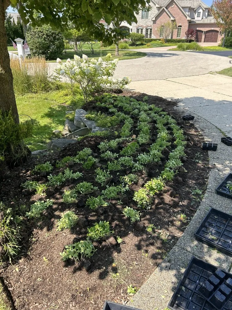 Top-rated yard maintenance for beautiful yards in Round Lake Beach, IL by Rangeles Landscaping Service