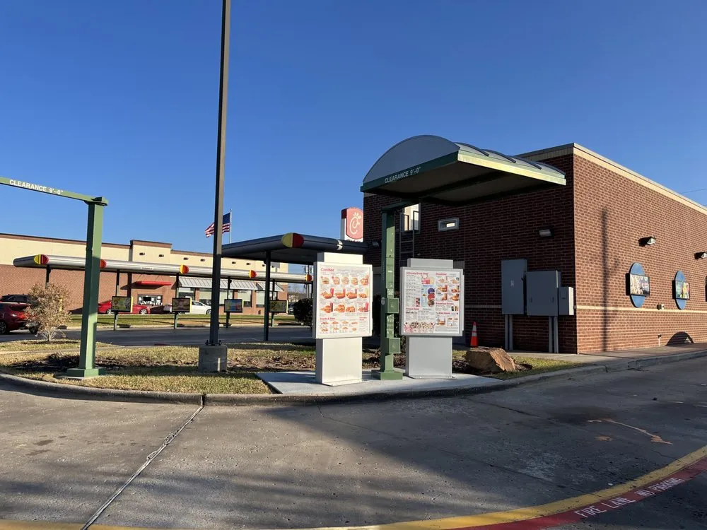 Local outdoor landscaping for year-round maintenance in Conroe, TX by Rangel’s lawn and landscaping