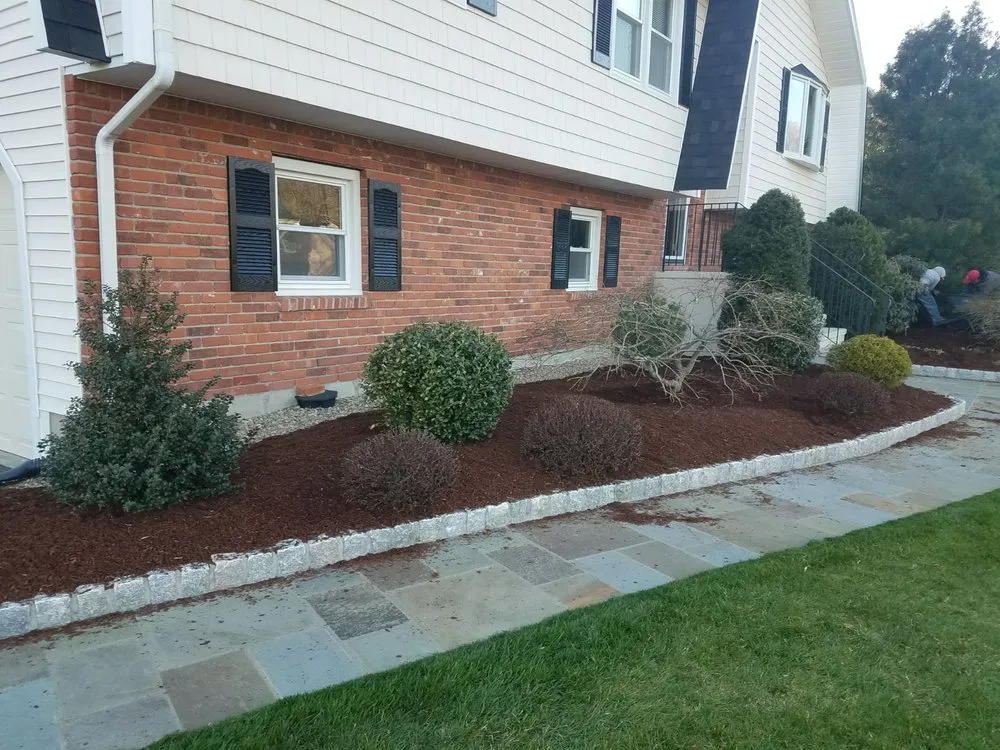 Expert yard maintenance experts serving Brookfield, CT - Ranolfi Lawnscaping Service