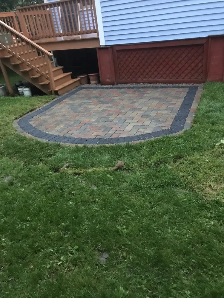 Custom lawn mowing service in Lexington, MA by Rashidi Property Services