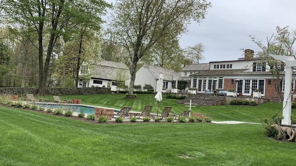 Professional garden landscaping experts serving Port Chester, NY - Raul Martinez Landscaping
