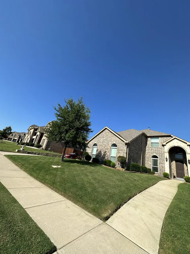 Top-rated landscape design with custom design in Fort Worth, TX by Rauls Lawn Care