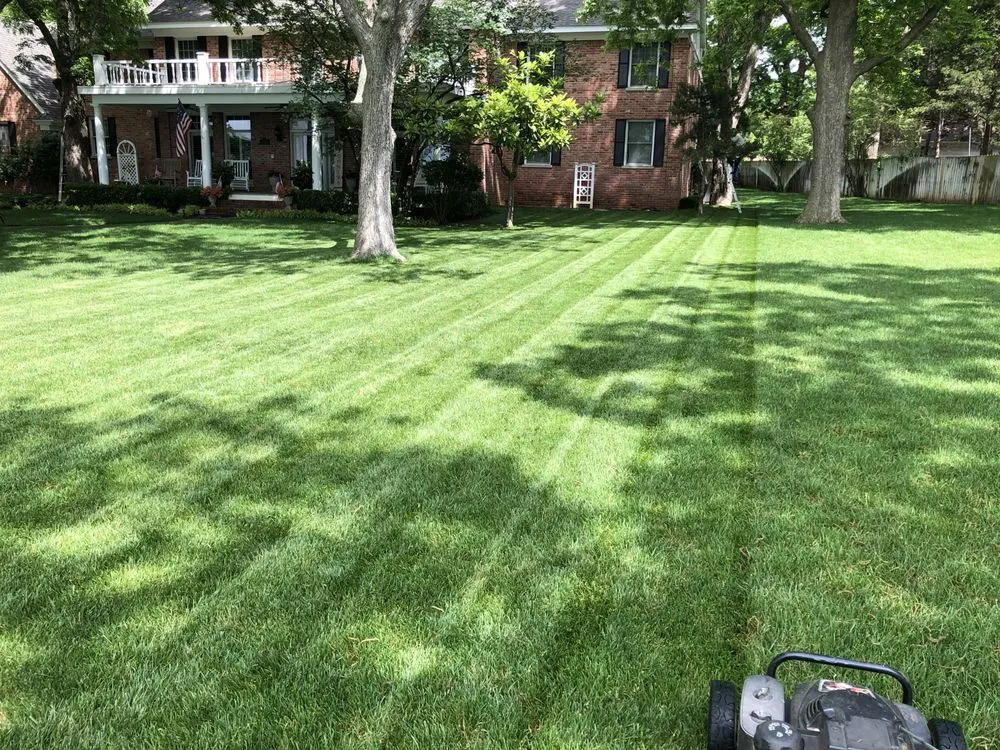 Top-rated landscaping services in Oklahoma City, OK by Rauls Lawn Care