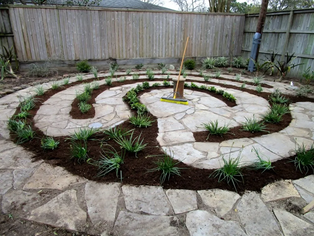 Affordable yard maintenance experts serving Houston, TX - Ravenscourt Landscaping & Design