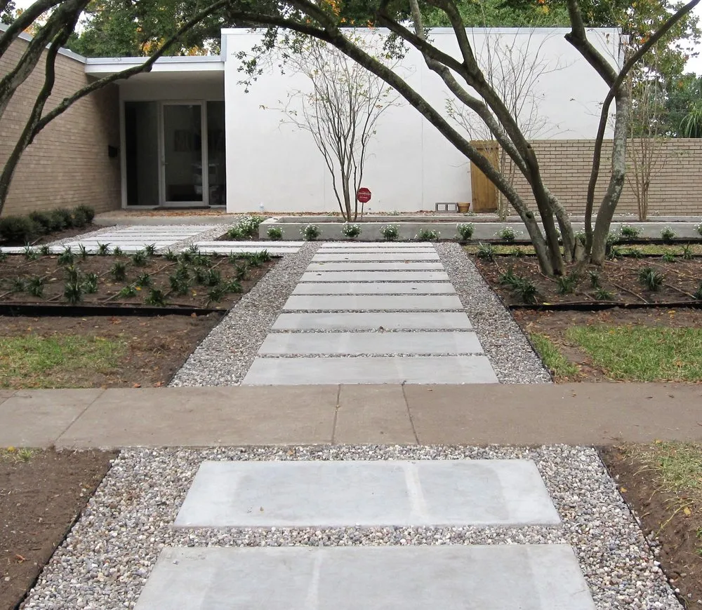 Affordable landscape design in Houston, TX by Ravenscourt Landscaping & Design