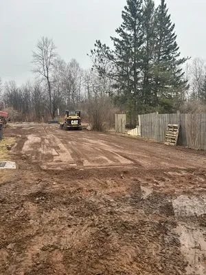 Ravina’s Lawn & Landscaping Logo