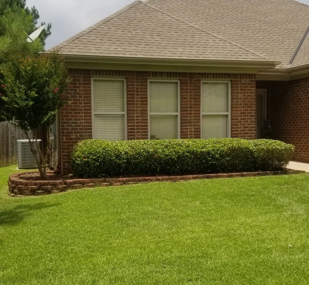 Custom lawn care service in Tuscaloosa, AL by Ray of Hope Properties