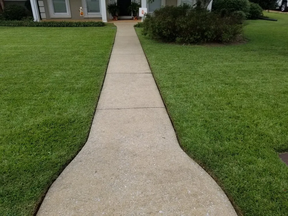Trusted yard maintenance for year-round maintenance in Tuscaloosa, AL by Ray of Hope Properties