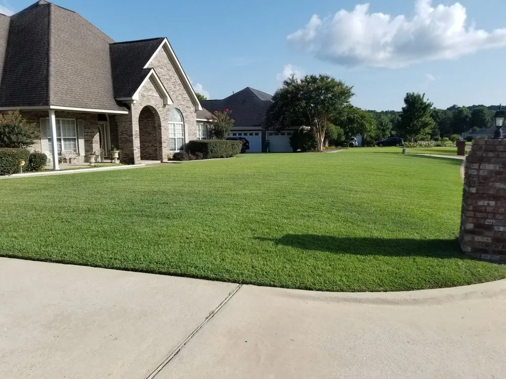 Local yard maintenance experts serving Tuscaloosa, AL - Ray of Hope Properties