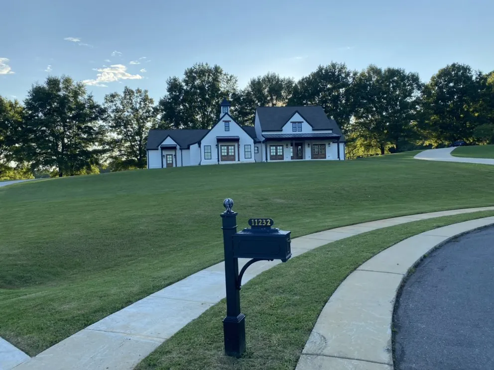 Expert yard maintenance experts serving Tuscaloosa, AL - Ray of Hope Properties