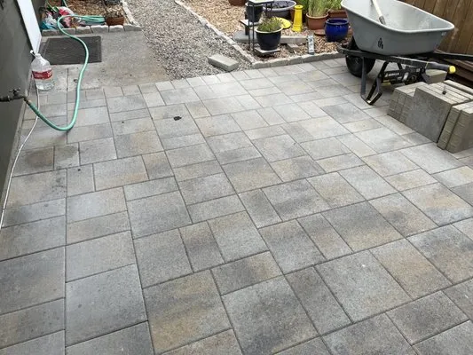 Raya Landscaping Logo