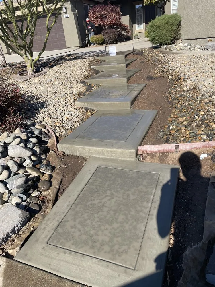 Affordable yard cleanup service experts serving Sacramento, CA - Raya’s Landscaping