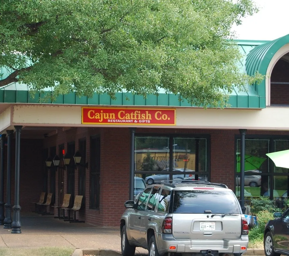 Trusted lawn mowing service experts serving Kissimmee, FL - Rayeseni Cleaning And Other Services