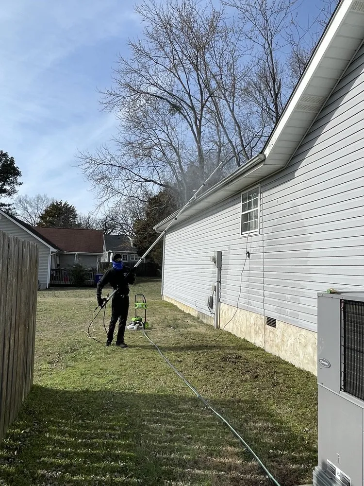 Professional garden landscaping for homes in Chattanooga, TN by RayLawn