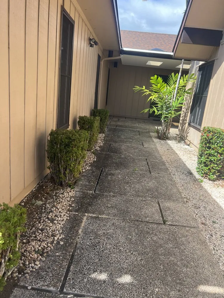 Reliable yard maintenance in Urban Honolulu, HI by Rayloise Landscaping