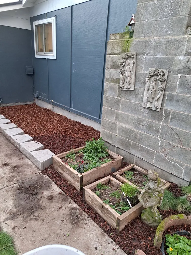 Expert lawn care service in Grants Pass, OR - Raymond Eldon Vinson