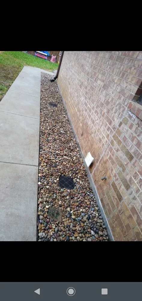 Reliable garden landscaping for beautiful yards in Denton, TX by Raymond Lawn Service