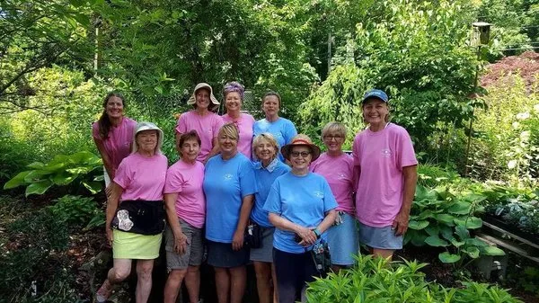 Raymond's Garden Center Logo