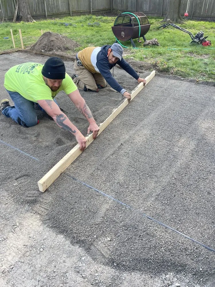 Custom lawn mowing service experts serving Wyandotte, MI - Raymonds Lawn Care and Maintenance