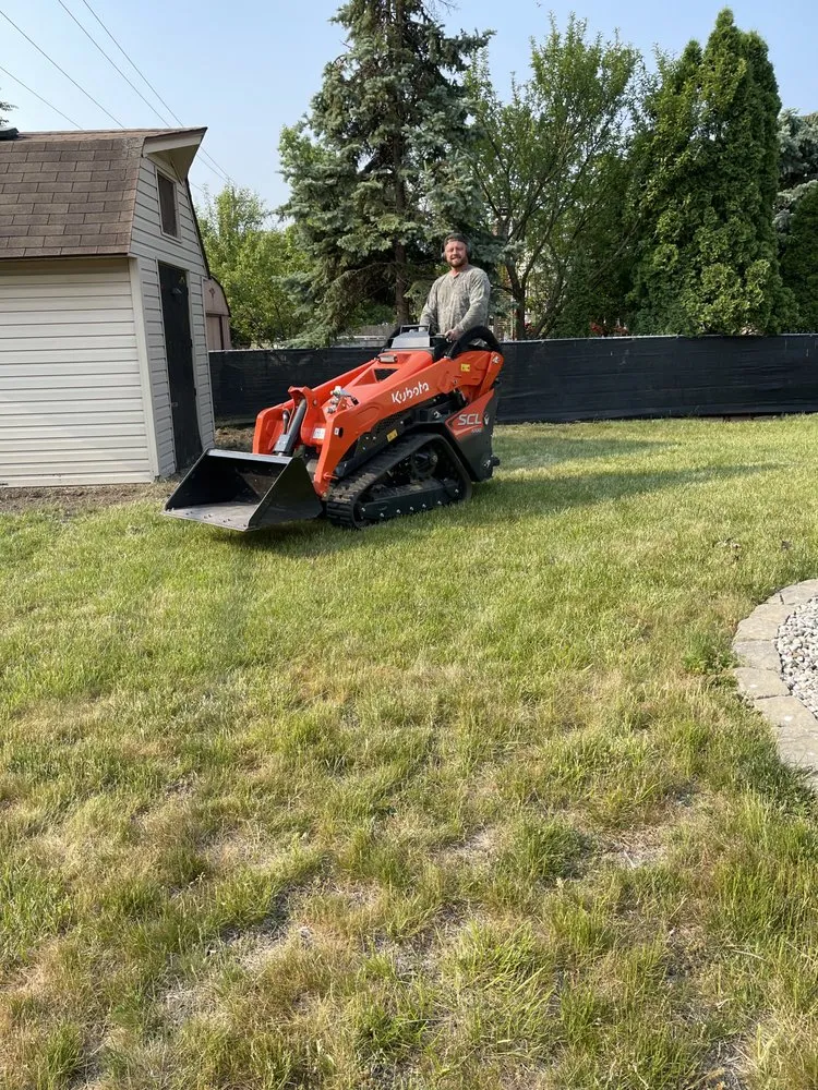 Custom yard maintenance in Wyandotte, MI - Raymond’s Lawn Care