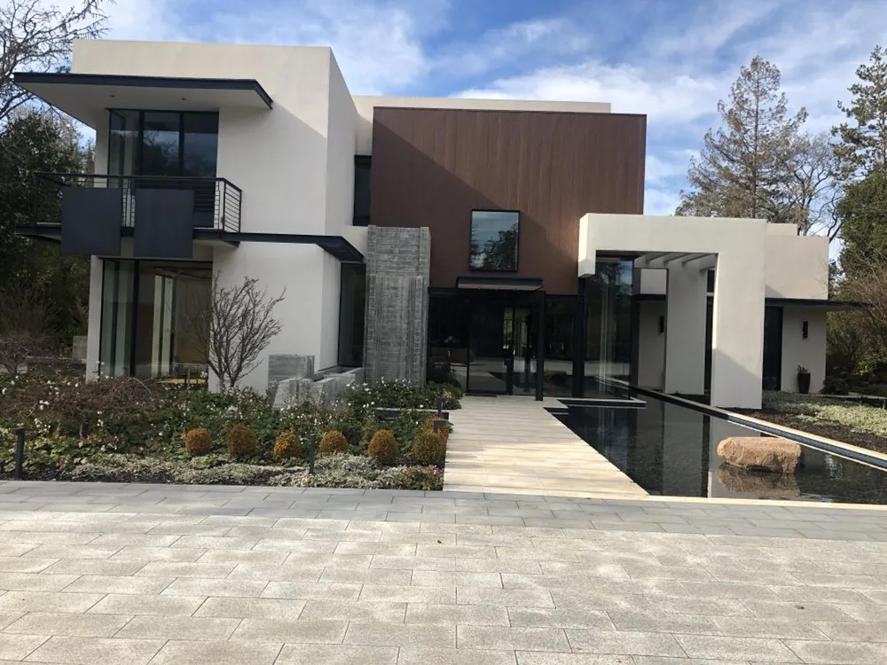 Custom lawn mowing service for homes in Redwood City, CA by Ray’s Gardening Service