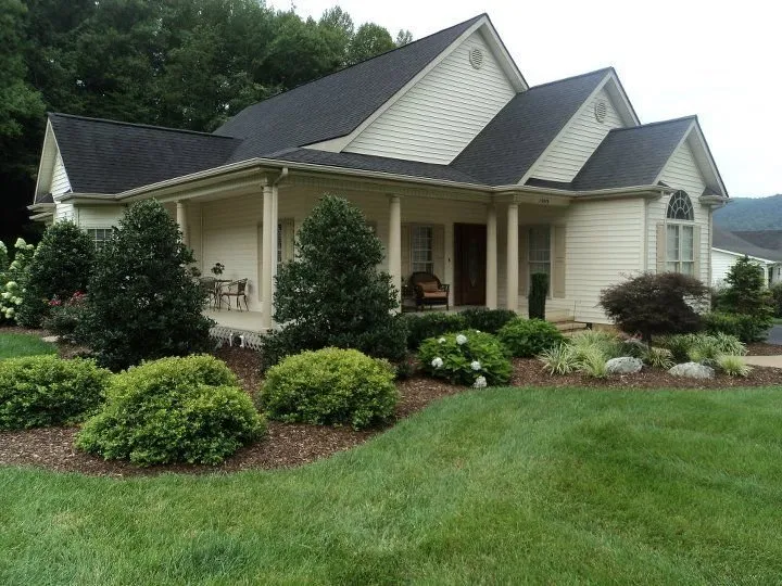 Expert lawn care service near you in Unicoi, TN by Ray's Landscape Company