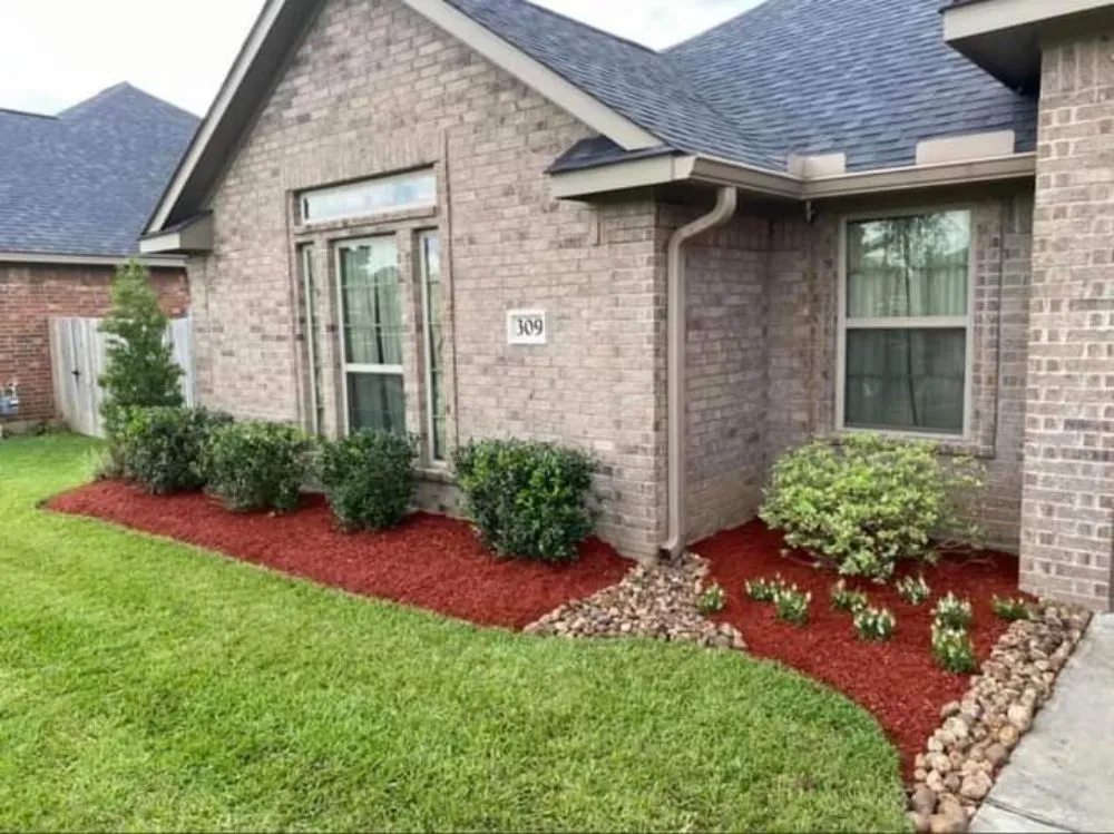 Professional landscaping services experts serving Elyria, OH - Rays Landscaping