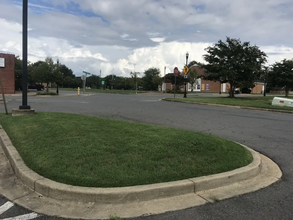 Top-rated landscaping services experts serving Lexington Park, MD - Ray’s Lawncare and Landscape Service