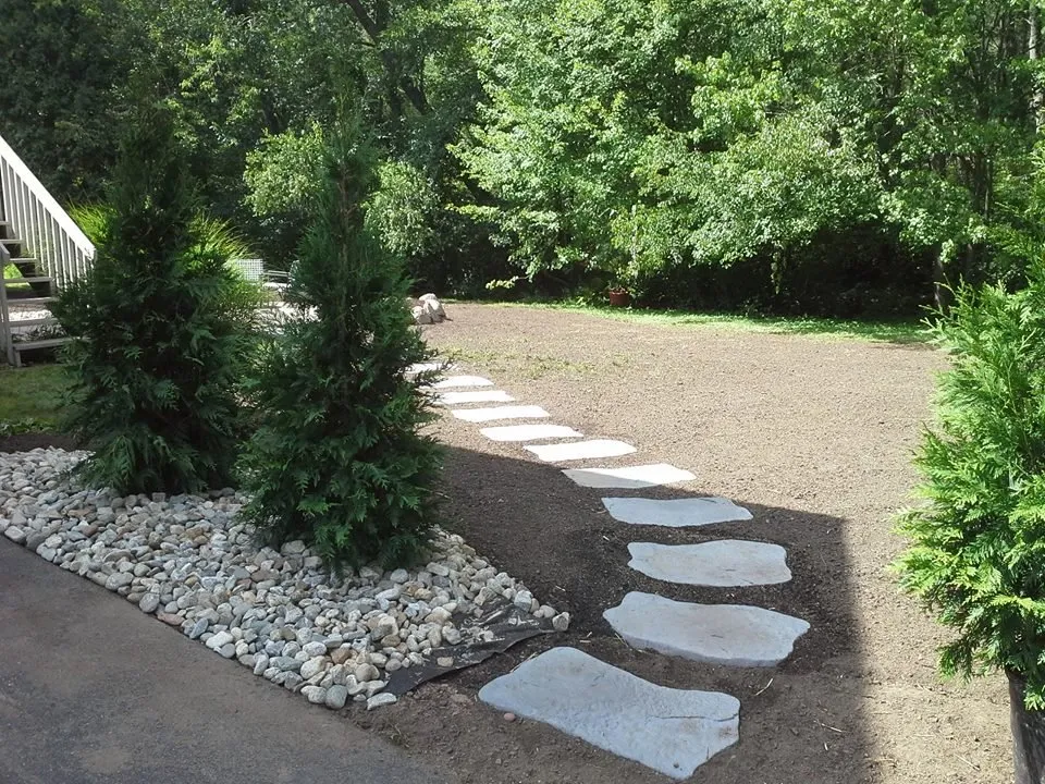 Expert lawn mowing service in Glastonbury, CT - Ray's Lawnworks & Landscaping