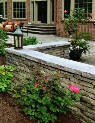 Ray's Lawnworks & Landscaping Logo